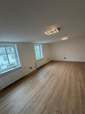 Foto - Neurenovierte, großzügige 2 Zimmer Wohnung