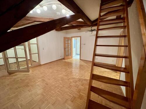 Foto - Außergewöhnliche 2-Zimmer-Wohnung mit Loggia und Dachstudio