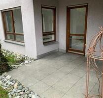 Dreizimmerwohnung in Rosengarten (mit Terrasse, EBK, TG, Garten)