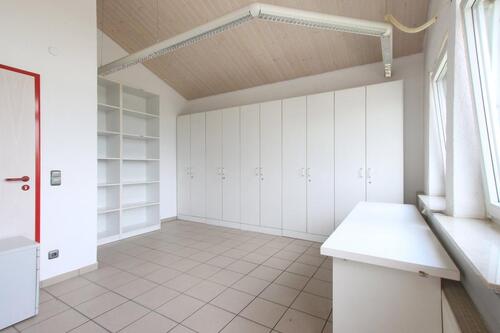 Foto - Büro Hell, 1. Stock, ca. 25 qm - 476,00 EUR Kaltmiete,