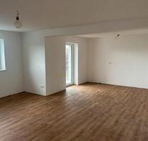 Helle Wohnung mit Balkon in Bad Neustadt - Erstbezug - Hohenroth