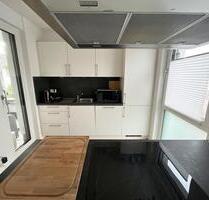 Moderne 2-Zimmerwohnung mit Balkon, EBK mit Kochinsel, Aufzug und TG-Stellplatz in Mainz Zentrum nah