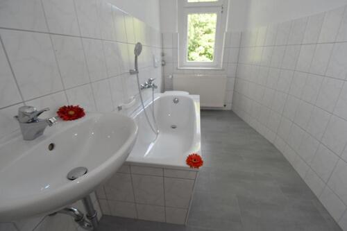 Foto - Sanierte 2-Raum-Altbau-Wohnung! Keine Kaution!