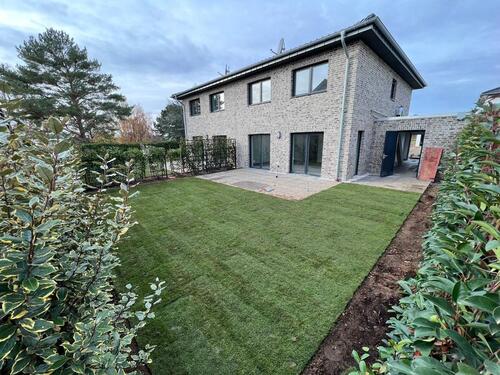 Foto - Moderner Neubau: KfW 55 - Doppelhaushälfte mit Garage und Garten