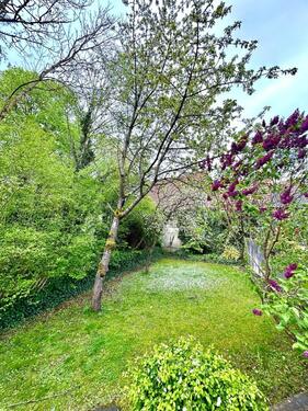 Foto - Sanierte Wohnung im EG mit großer Süd-Terrasse und Garten
