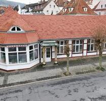 PERFEKT FÜR KONZEPTE, DIE AUFFALLEN WOLLEN - EIN ORT, DER IM GEDÄCHNIS BLEIBT: HISTORISCHE ARCHITEKTUR MIT INDIVIDUELLEM CHARME - Bad Salzschlirf