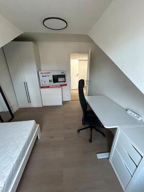 Foto - 1 Zimmer Dachgeschoßwohnung zur Miete in Bonn