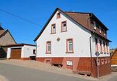 Foto - Freistehendes Einfamilienhaus, Garten, Garagen und Loggia