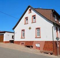 Freistehendes Einfamilienhaus, Garten, Garagen und Loggia - Winnweiler