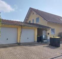 Zweifamilienhaus mit schönem Grundstück in Oberrimsingen - Breisach am Rhein