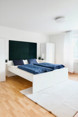 Foto - Erstbezug – möblierte 4-Zimmer-Wohnung mit Balkon & Stellplatz