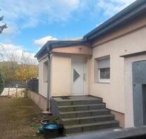 Bungalow freistehend mit großem Garten. - Duisburg Mittelmeiderich