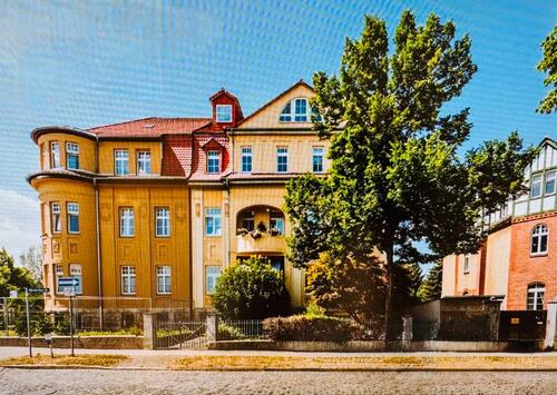 Foto - Großzügige und helle 2-Zimmer Wohnung mit Parkett und Stellplatz