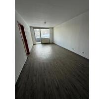 Helle 2-Zimmer-Wohnung mit Balkon & EBK in Großen-Buseck