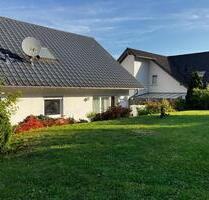 Privatverkauf in Kirn: Haus mit ELW, Fußbodenheizung, 2 Garagen
