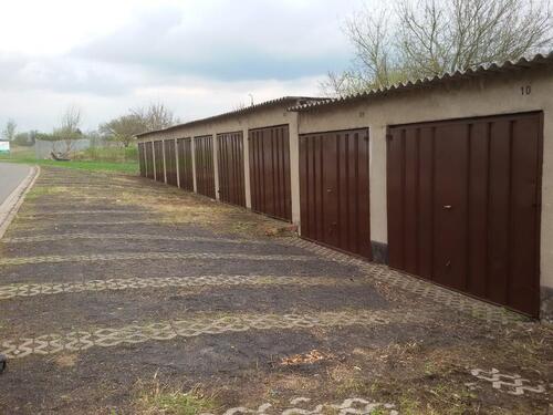 Foto - Garage Lager mit Schwingtor in saniertem Garagenkomplex Video