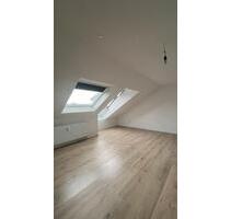 Kernsanierte Dachgeschoss Wohnung Loft - Duisburg Rheinhausen