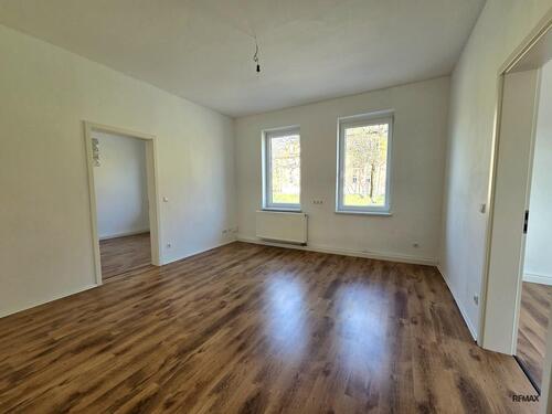 Foto - Attraktive 4-Zimmer-Wohnung in zentraler Lage – hochwertig saniert & Stellplatz, sofort bezugsbereit