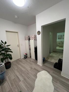 Foto - Frisch sanierte 2-Zimmer-Wohnung mit Balkon in guter Lage