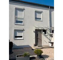 Modernes Reiheneckhaus, Massivbau, Vollisoliert, Energieeffizienz - Poing