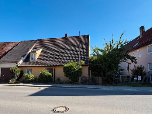 Foto - Charmantes Einfamilienhaus mit großem GrundstückBaugrundstück