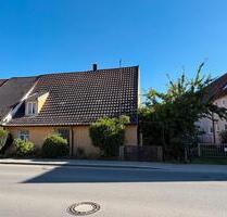 Charmantes Einfamilienhaus mit großem GrundstückBaugrundstück - Haunsheim
