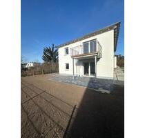 Neubau Erstbezug! Wunderschöne 3 ZW mit Balkon plus Küche, EBK, Keller, Stellplatz - Fürth Bislohe