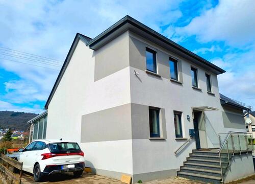 Foto - Geräumiges Einfamilienhaus mit Garten und großem Balkon