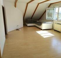 Gemütliche 3,5 Zimmer DG-Wohnung in ruhiger Ortsrandlage - Oberhausen-Rheinhausen