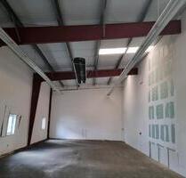 Lagerhalle-Kalthalle - 1.150,00&nbsp;EUR Kaltmiete, ca.&nbsp; 150,00&nbsp;m&sup2; in Cadolzburg (PLZ: 90556)