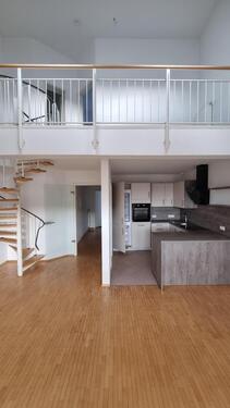 Foto - 3ZKB, Balkon, EBK, Loft-Charakter, Zentral in der Fußgängerzone
