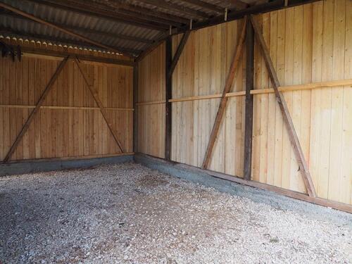 Foto - Stellplatz für landwirtschaftliche Geräte, Traktor, Wohnmobil