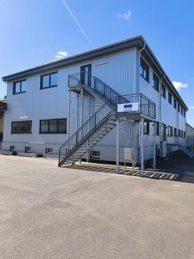 Foto - Gewerbeimmobilie mit Lagerhalle, Laderampen, Kühlräumen & Büroflä