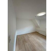 Helle 2,5-Zimmer-Wohnung mit Balkon & Gartenanteil - Pirmasens Niedersimten