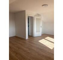 2-Zimmer-Dachgeschosswohnung ab sofort zu vermieten - Singen (Hohentwiel)