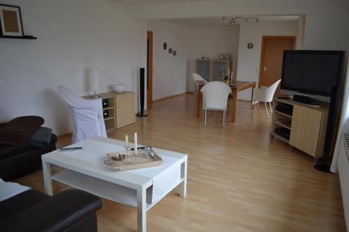 Foto - 4,5 Zimmer - Ortsrandlage - 1.220,00&nbsp;EUR Kaltmiete, ca.&nbsp; 107,00&nbsp;m&sup2;