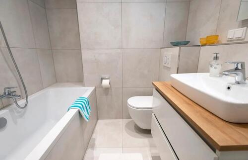 Foto - Kernsanierte 3-ZW mit Balkon und Weitblick