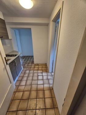 Foto - 2-Zimmer-Wohnung-Souterrain (Keller !) - Für 1 Person Arbeiter