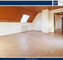 Helle Dachwohnung mit Tageslichtbad und Einbauküche - Erlangen Alterlangen