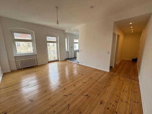 Foto - Modernisierte 1-Zimmer-Altbauwohnung mit Einbauküche & Badewanne I Unbefristet & ab sofort!