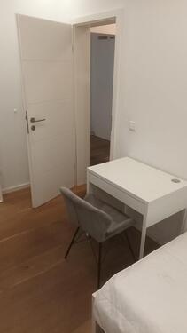 Foto - Renoviertes WG-Zimmer in Wohngemeinschaft mit Einbauküche und Aufzug