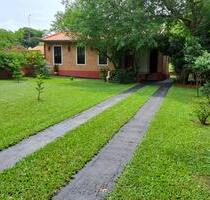 Haus mit schönem Grundstück in bewacht. Anlage am See in PARAGUAY - Deggendorf