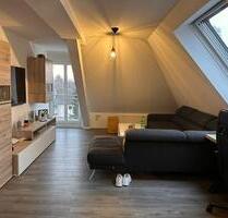 Gemütliche 2-Zimmer Dachgeschosswohnung mit Einbauküche in zentraler Lage zu vermieten! - Bad Neustadt an der Saale