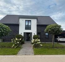 Modernes Einfamilienhaus zum 01.08.2026 für 2200€ warm! - Bösel