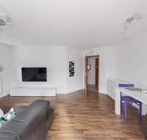3-Zimmer-Wohnung mit Balkon, zwei Bädern und zwei Stellplätzen - Haßfurt