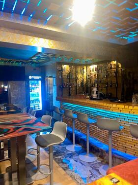 Foto - Bar mit Raucherlounge + Vollküche + Glücksspiellizenz – Luxusambiente mitten in Bornheim