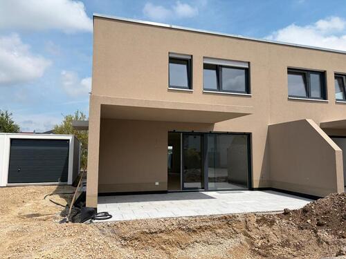 Foto - Neue moderne DHH in Unterhaunstadt mit Garage