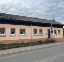 Einfamilienhaus mit Scheunen, Garage und großzügigem Grundstück - Zaisenhausen