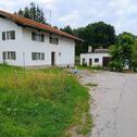 Foto - Einfamilienhaus mit Garage und Nebengebäuden