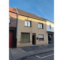 Einfaches Wohn und Geschäftshaus in Hückelhoven Brachelen